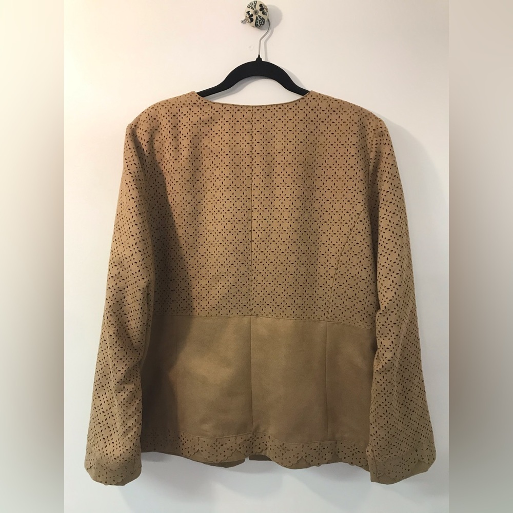 Chico’s Faux Suede Scalloped Jacket Tan Women’s size 3 - Picture 5 of 8